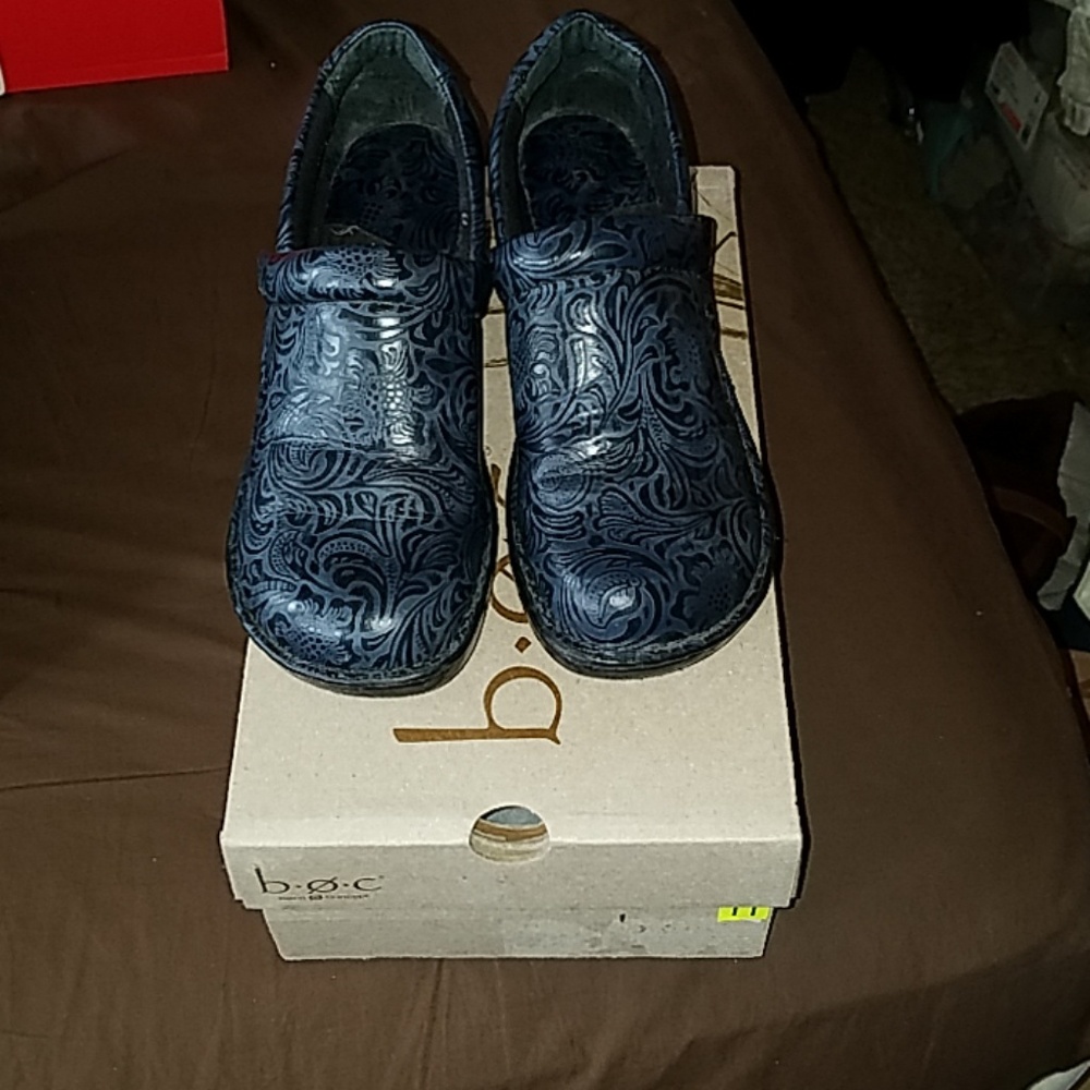 WOMEN CLOGS